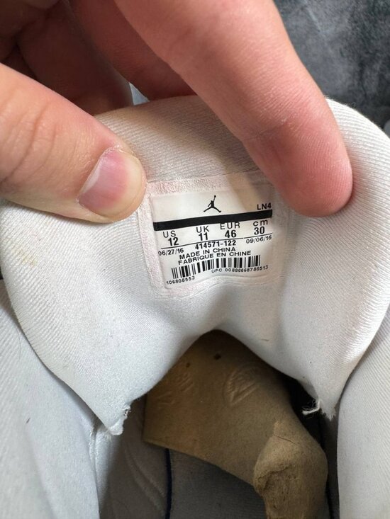 Size 12 | Jordan 13 Chicago With Box | Pre-Owned main image 9